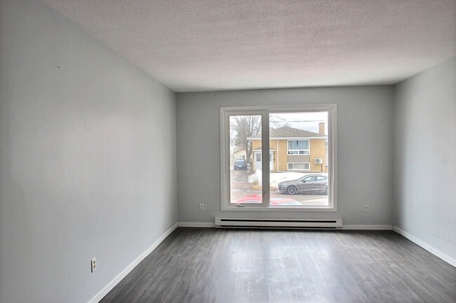 Building Photo - 22 8 St