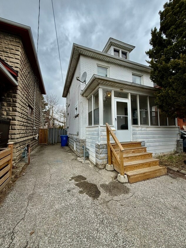 Building Photo - 1454 Martindale St