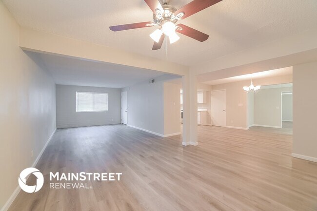 Foto del edificio - 1541 E Flower Cir