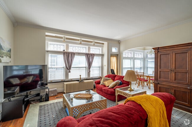 1R, 1BA - 800SF - Sala de estar y comedor - 585 W Ferry St