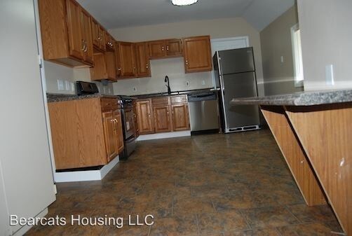 Building Photo - 135 Laurel Ave