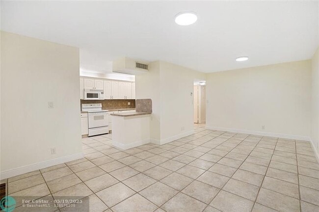 Building Photo - 5508 Courtyard Dr