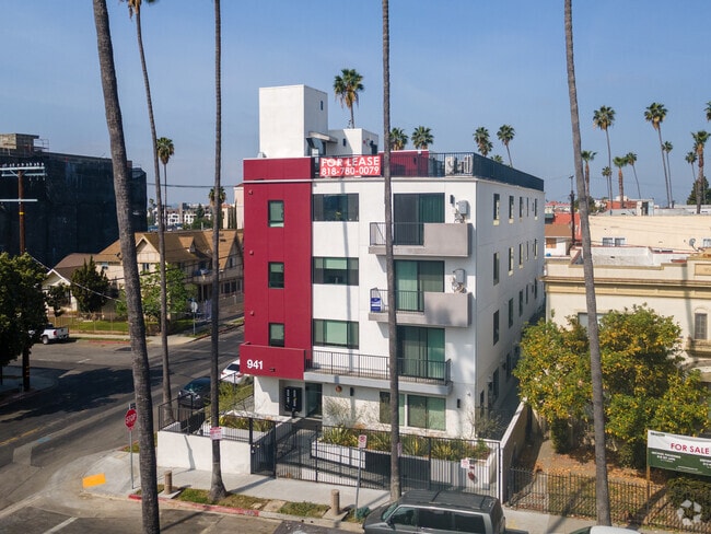 Building Photo - 941 Fedora St