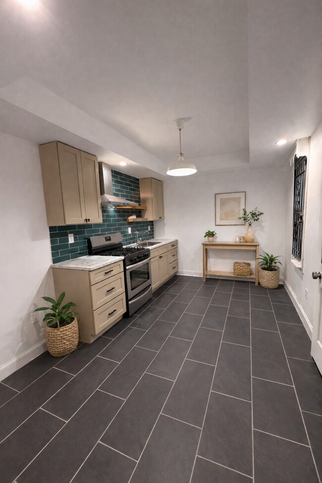 Building Photo - 2633 N Franklin St