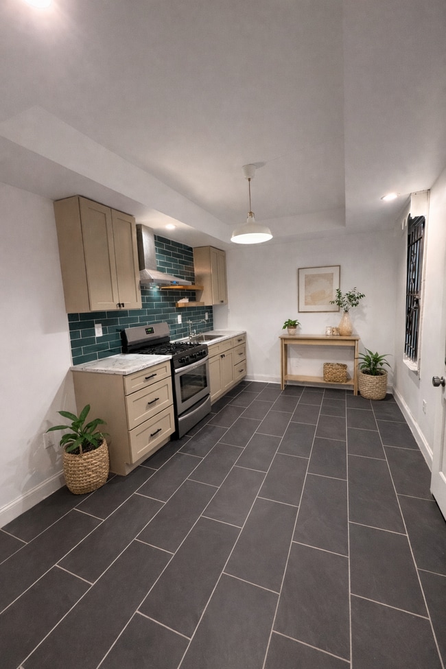 Photo - 2633 N Franklin St House