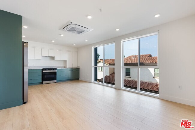 Foto del edificio - 8561 Belmont St