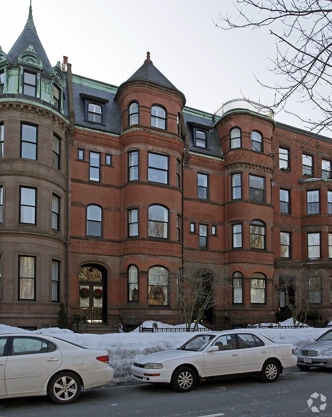 Building Photo - Pembroke Hall
