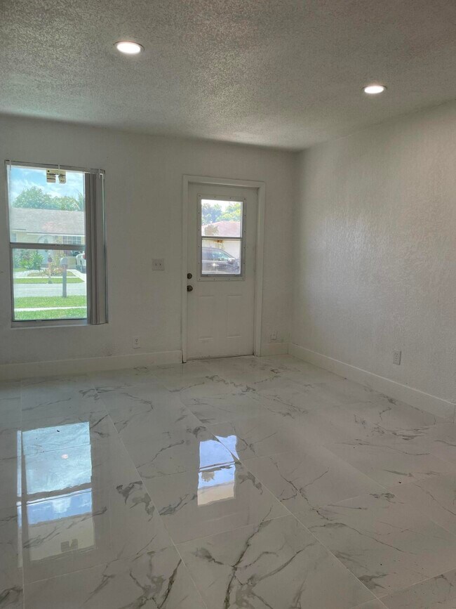 Foto del edificio - 8131 SW 6th St