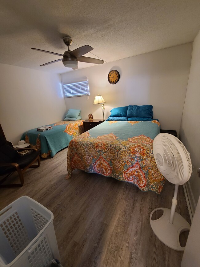 Guest bedroom - 3300 Ocean Shore Ave