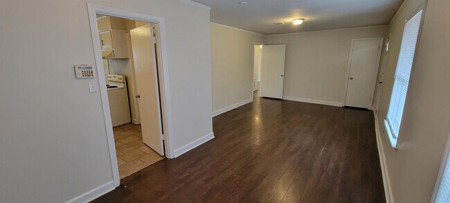 Foto del edificio - 391 Sheppard Rd
