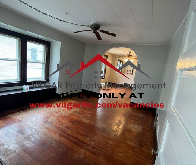 Building Photo - 1015 Elm St