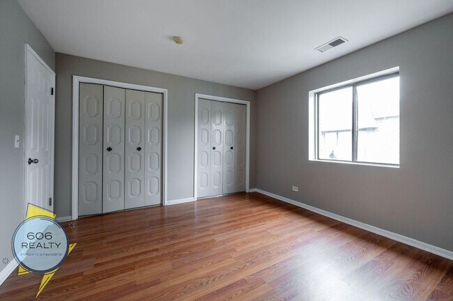 Foto del edificio - 2310 N Harlem Ave