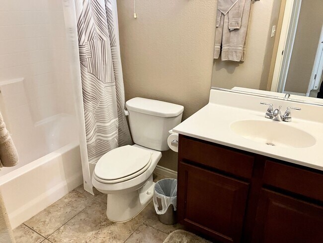 Foto del edificio - Convenient living space at Alington Bend.
