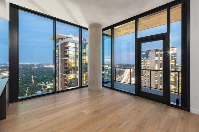Building Photo - 610 Davis St