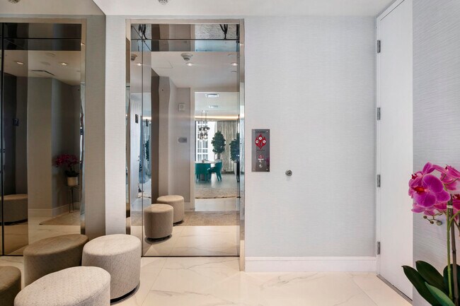 Foto del edificio - 15701 Collins Ave