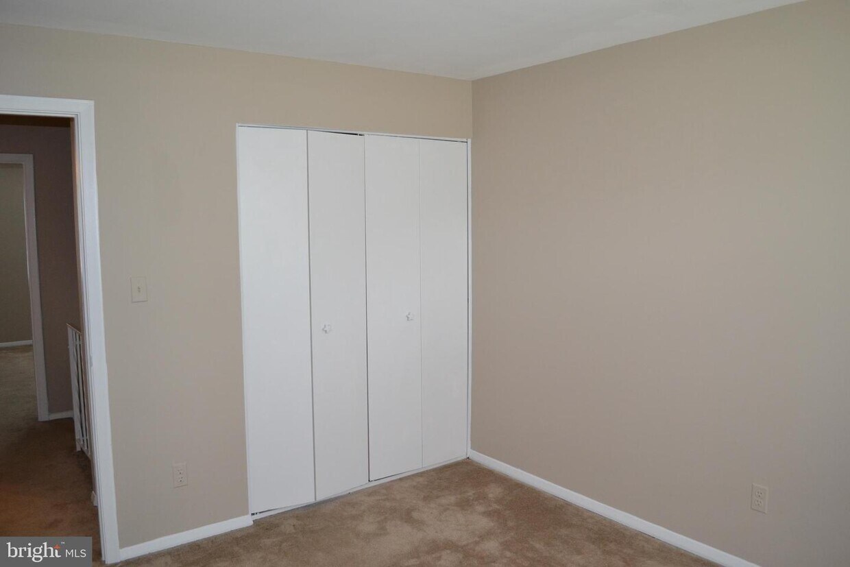 Primary Photo - 302 Hometown Way