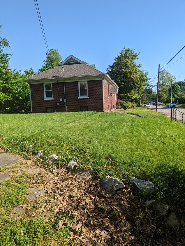 Building Photo - 1221 Bayard Park Dr