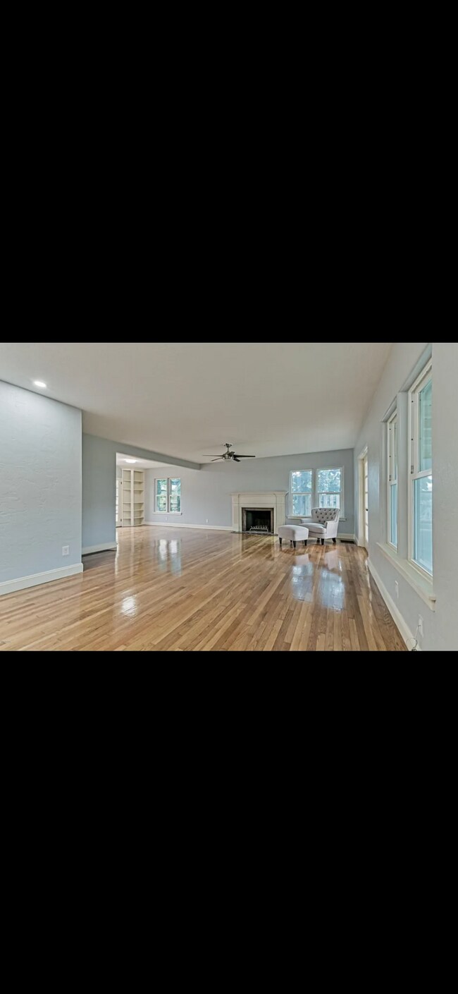 Foto del edificio - 511 Jessamine Blvd