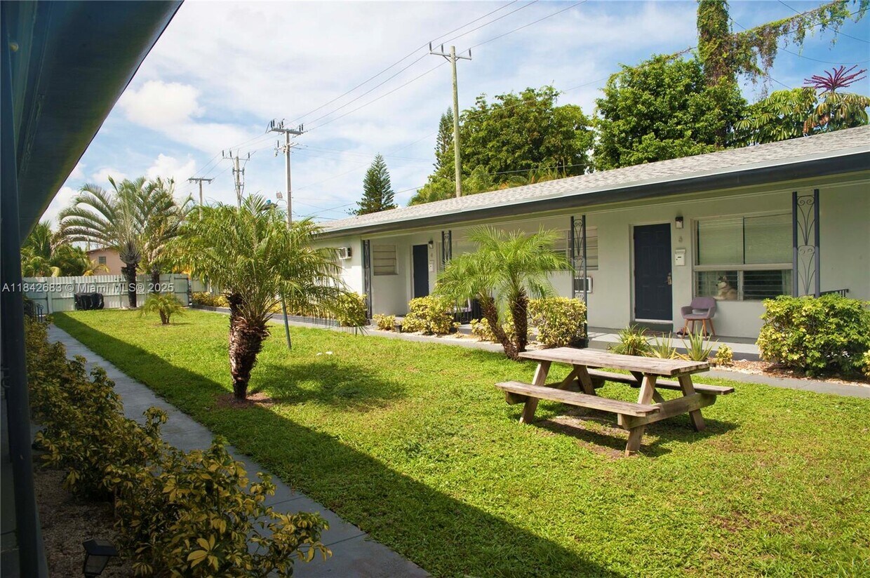 Primary Photo - 2206 Fillmore St