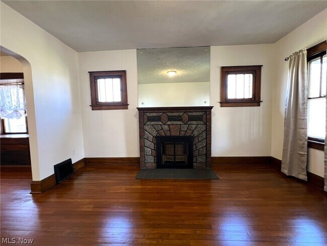 Foto del edificio - 982 Dan St