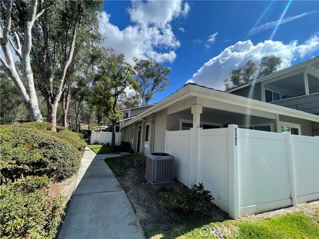 Foto del edificio - 2302 Coventry Cir