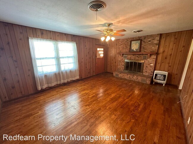 Building Photo - 3 br, 2 bath House - 1010 North Main St.