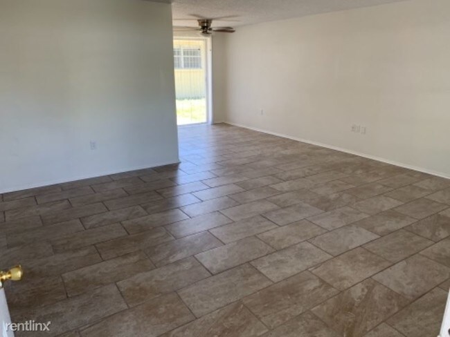 Foto del edificio - 2 br, 1 bath Apartment - 6919 Julia Ct