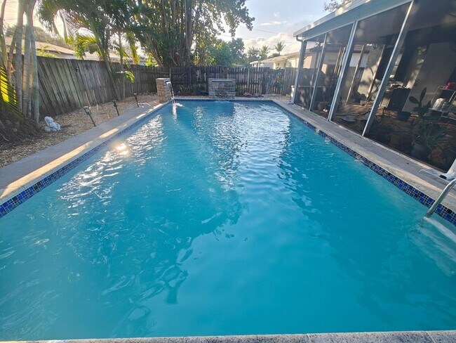 Building Photo - 76 NE 170th St