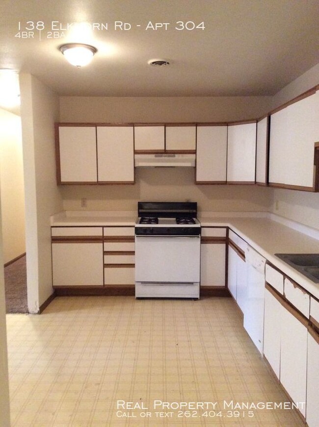 Building Photo - 3rd floor 4 Bedroom Apartment