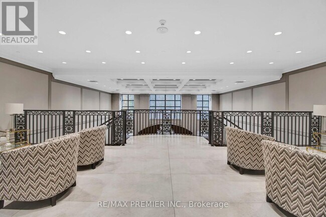 Building Photo - 9909 Pine Valley Dr