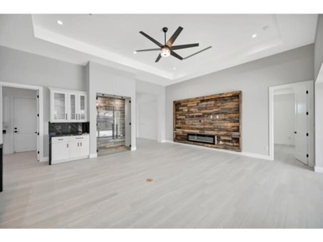 Building Photo - Upcoming Rental-Available October