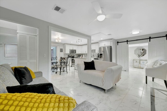 Foto del edificio - 4213 E Yukon St