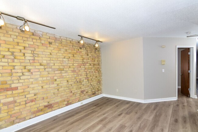 Foto del interior - 1400–1408 Spruce Pl – Oak Grove Downtown