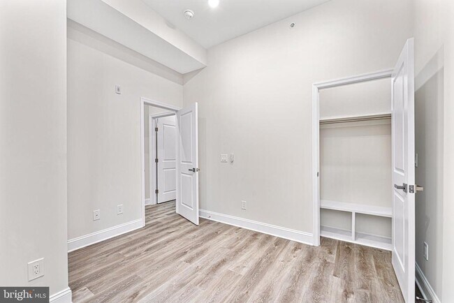 Foto del edificio - 2341 N College Ave