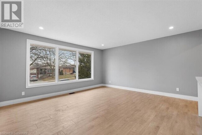 Building Photo - 5 Mulberry Ln