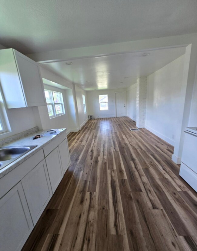 Foto del edificio - Spacious One Bedroom Duplex located near S...