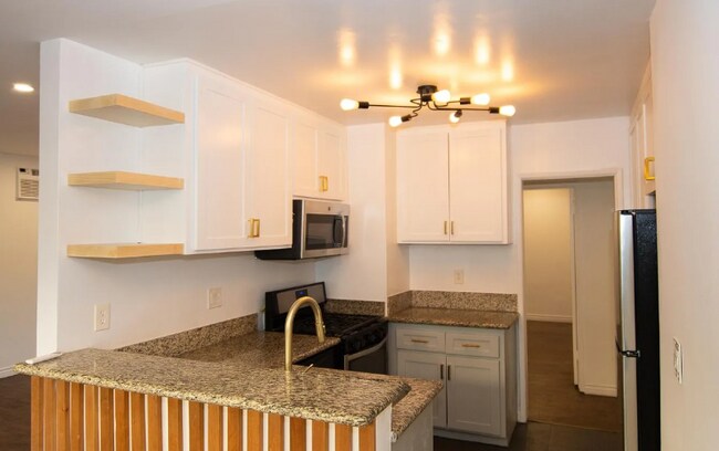 Foto del edificio - 3666 Greenfield Ave