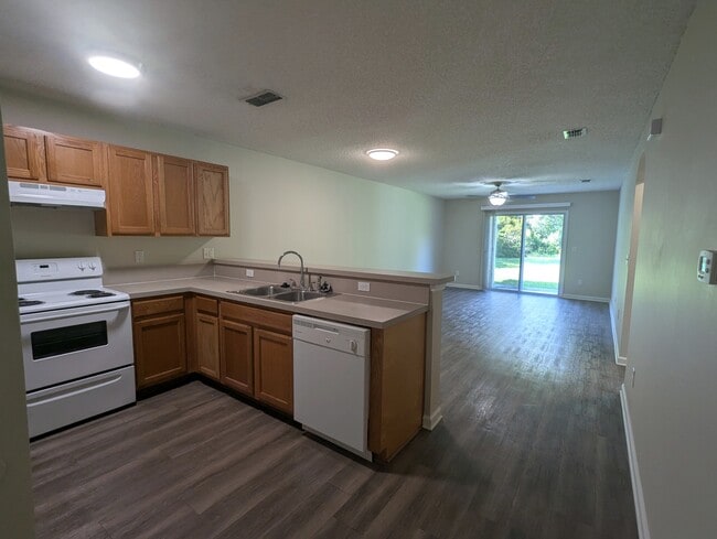 Building Photo - 127 Plantation Point Dr