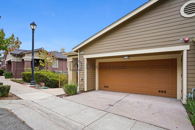Building Photo - 6491 Bayview Dr