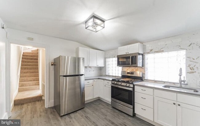 Building Photo - 321 W Gay St