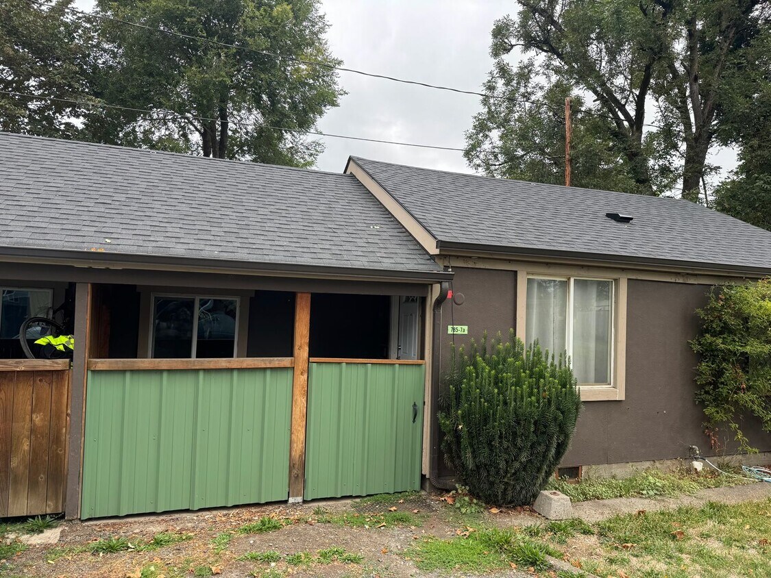 Primary Photo - 2 Bedroom Apartment in Camellia Park