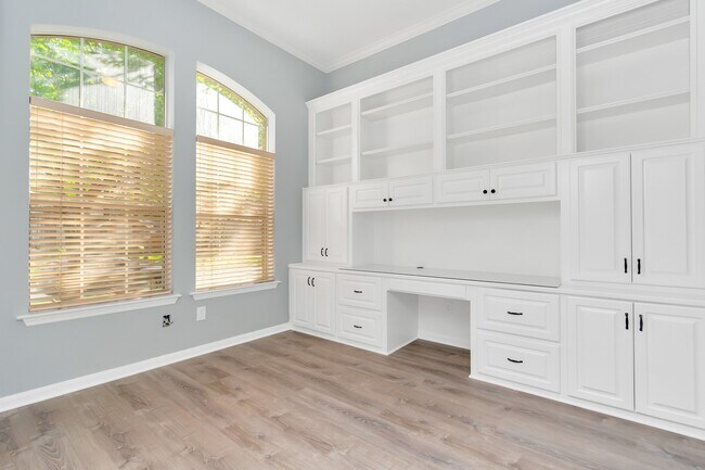 Foto del edificio - 19 Long Springs Pl