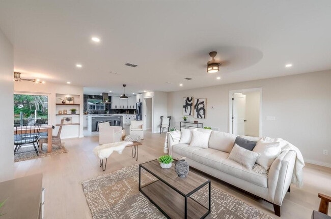 Building Photo - 4434 Coquina Dr