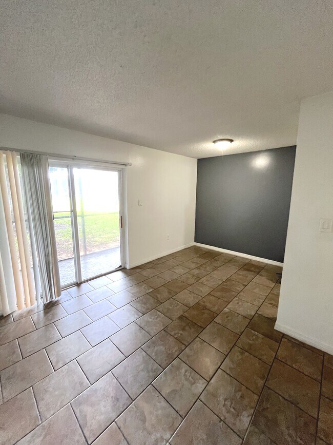 Foto del edificio - 2537 N Alafaya Trail