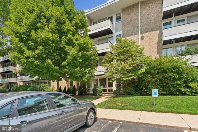 Building Photo - 7506 Spring Lake Dr