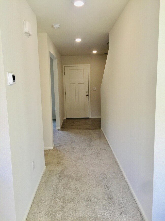 Building Photo - 9154 Silverspot Dr SE