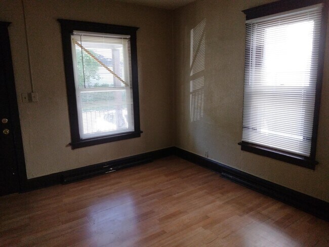 Building Photo - 15 Bronson Ave