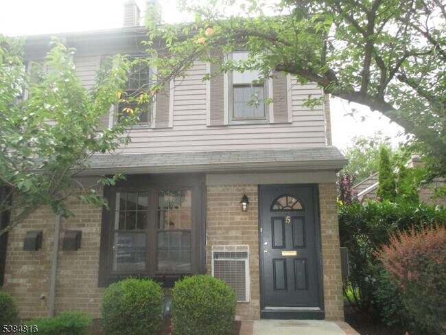 Foto del edificio - 181 Long Hill Rd