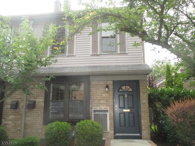 Building Photo - 181 Long Hill Rd