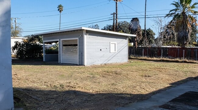 Building Photo - 1312 E Brockton Ave